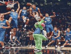 大坂直美重要时刻晋级下一阶段，雄鹿带队取胜！全场沸腾不已